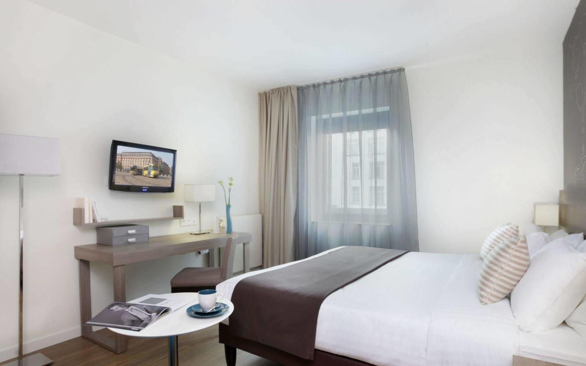 Citadines Toison D'Or Brussels Aparthotel Bagian luar foto